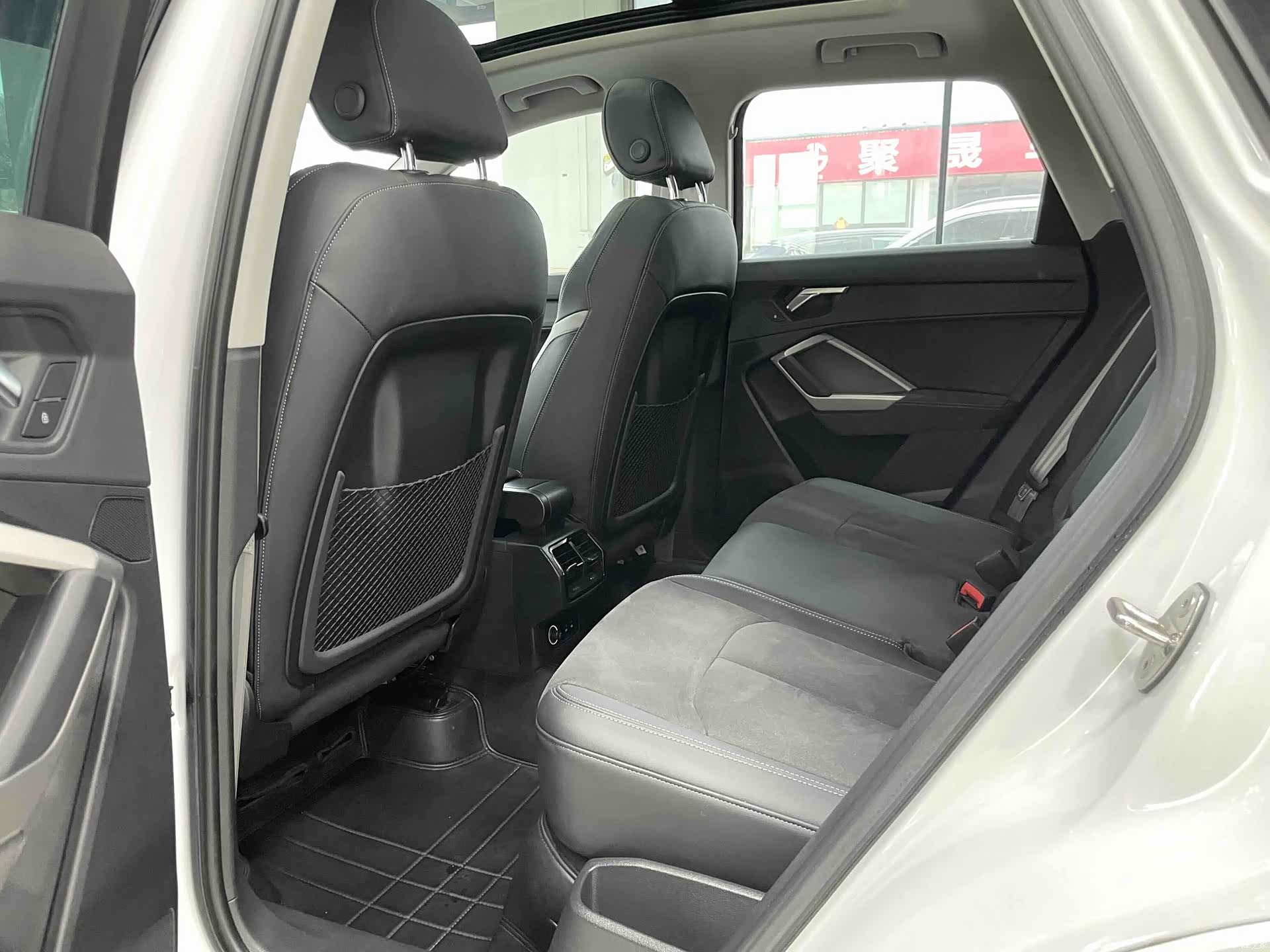 Audi Q3, 2023 10