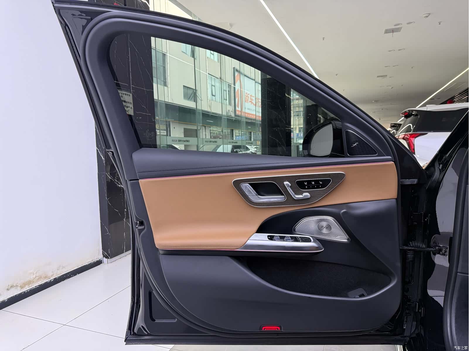 Mercedes-Benz E-Class, 2024 8