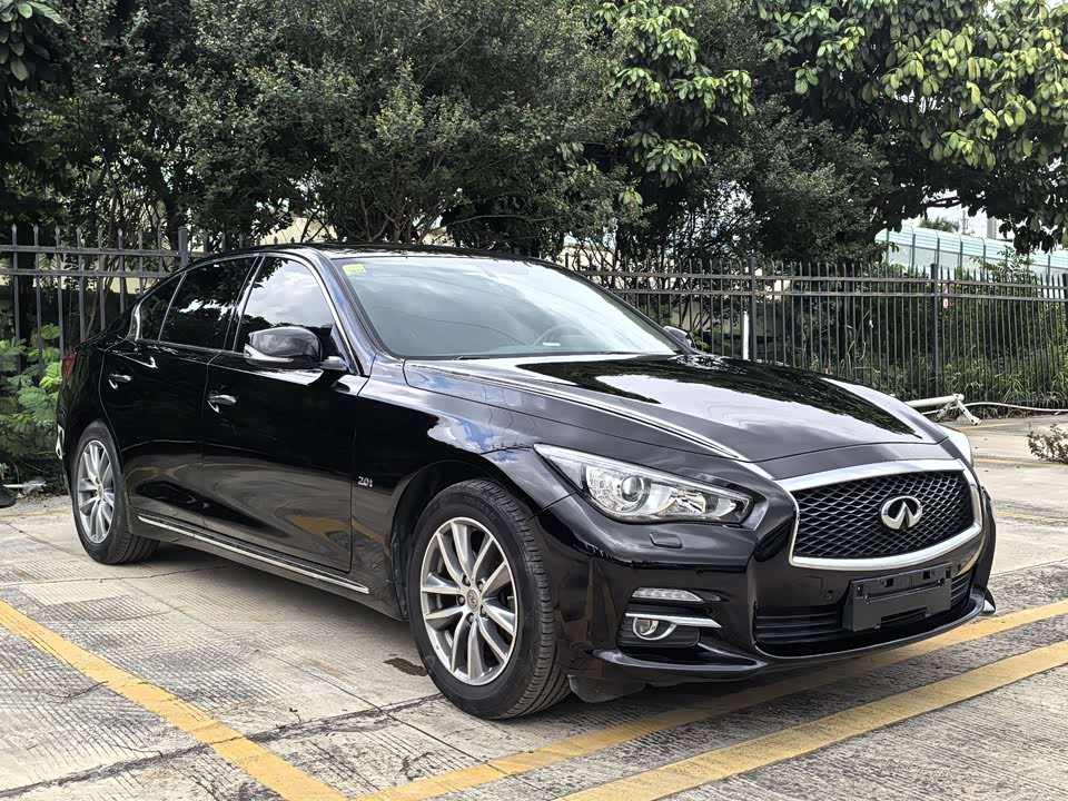 Infiniti Q50L