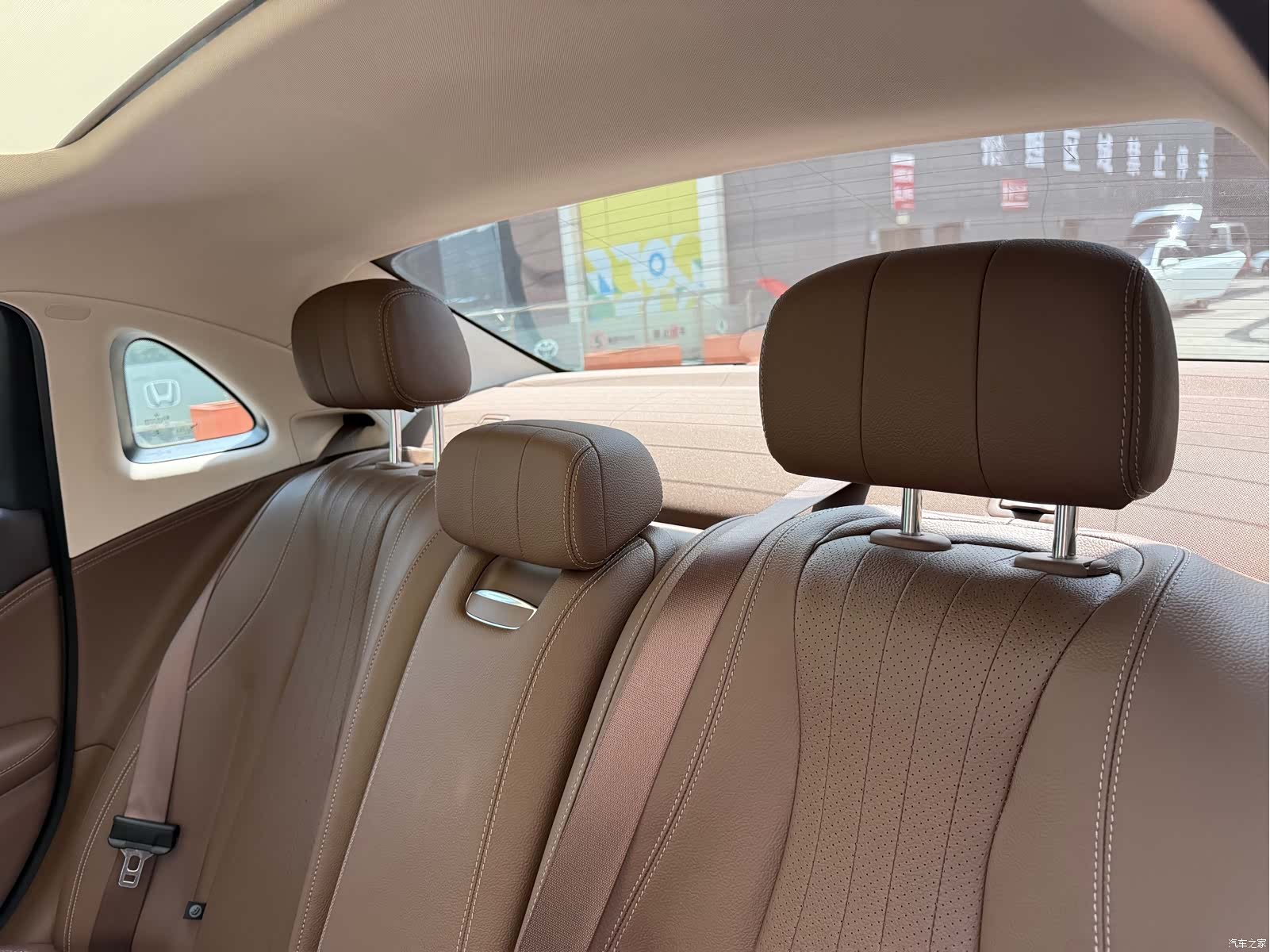 Mercedes-Benz E-Class, 2022 36
