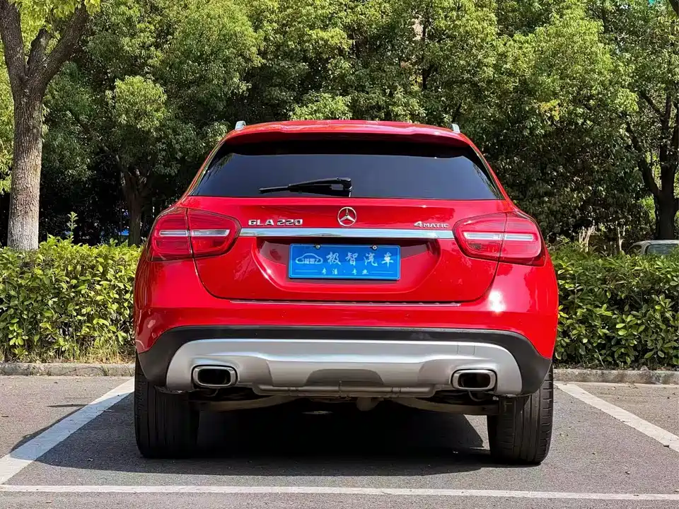 Mercedes-Benz GLA Mercedes-Benz GLA