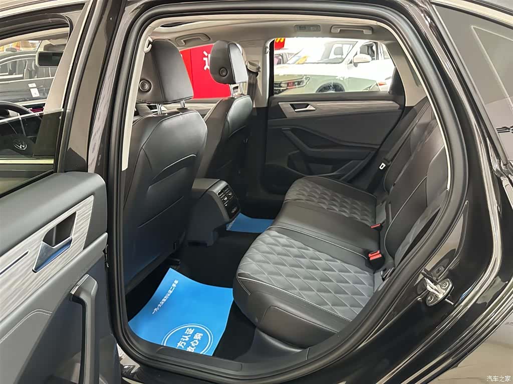 Volkswagen Sagitar, 2025 28