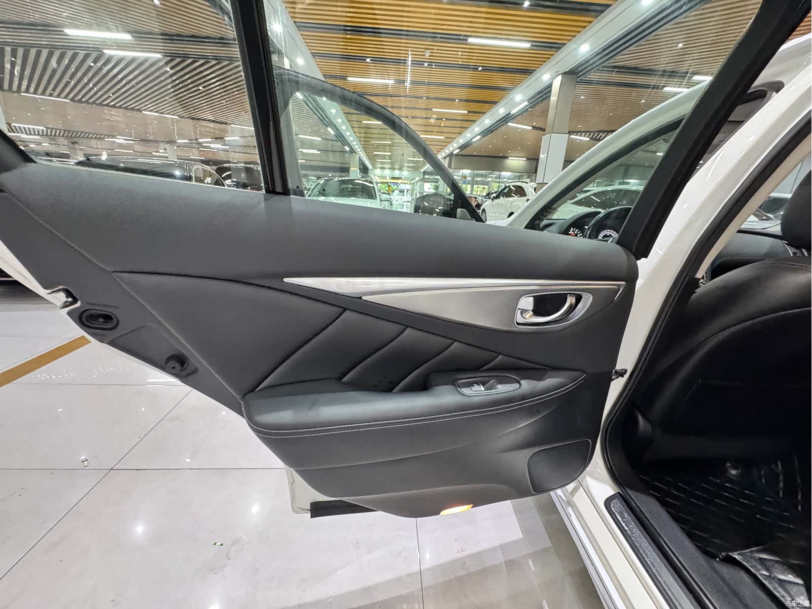 Infiniti Q50L, 2018 33