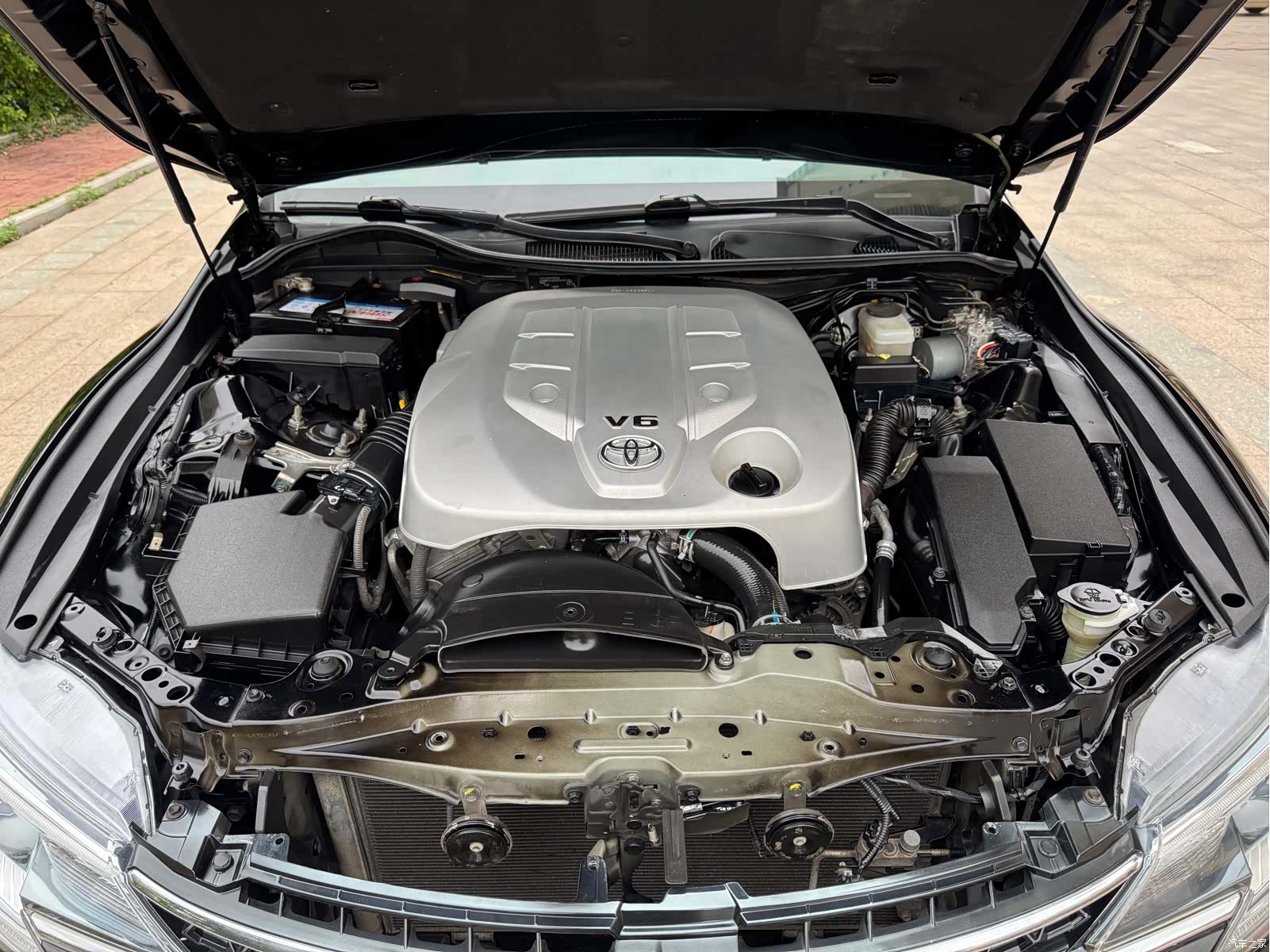 Toyota 2.5V, 2014 19