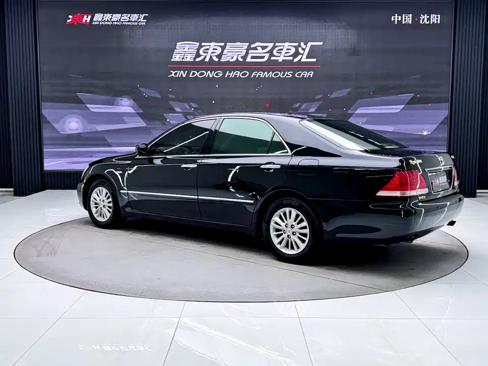 Toyota crown