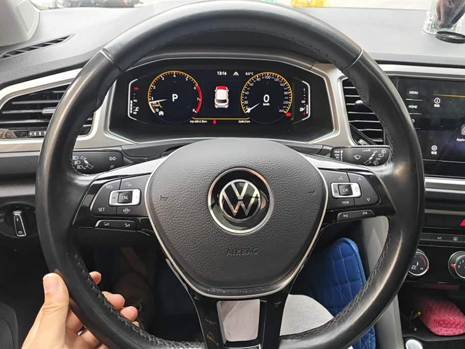 Volkswagen T-ROC exploring Songs