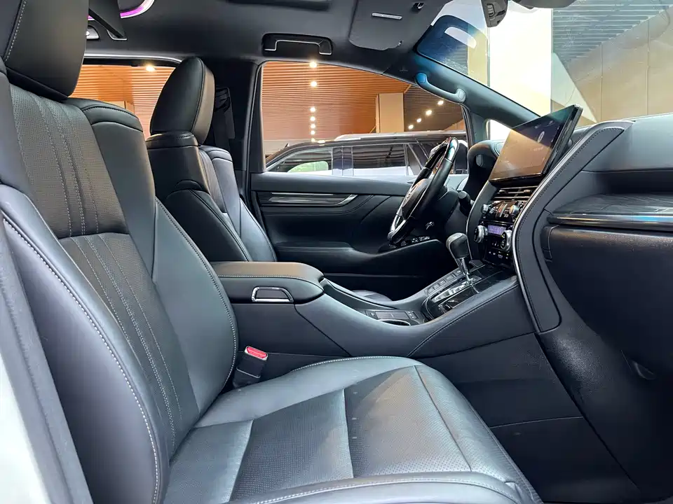 Lexus LM
