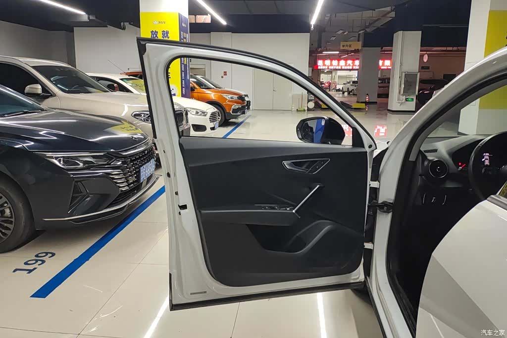Audi Q2L, 2019 7