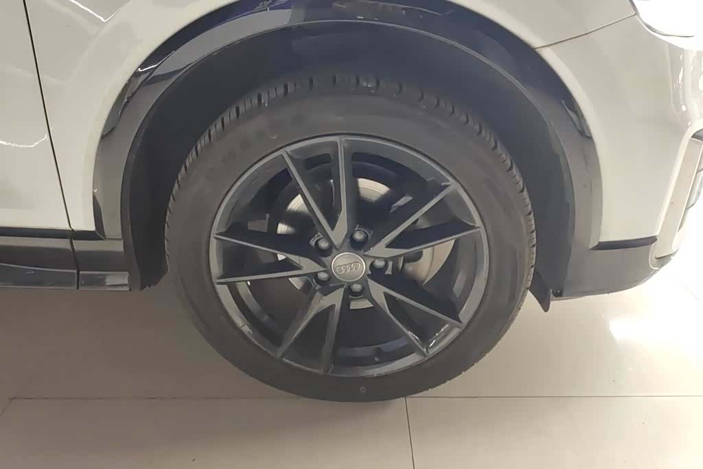 Audi Q2L, 2019 6