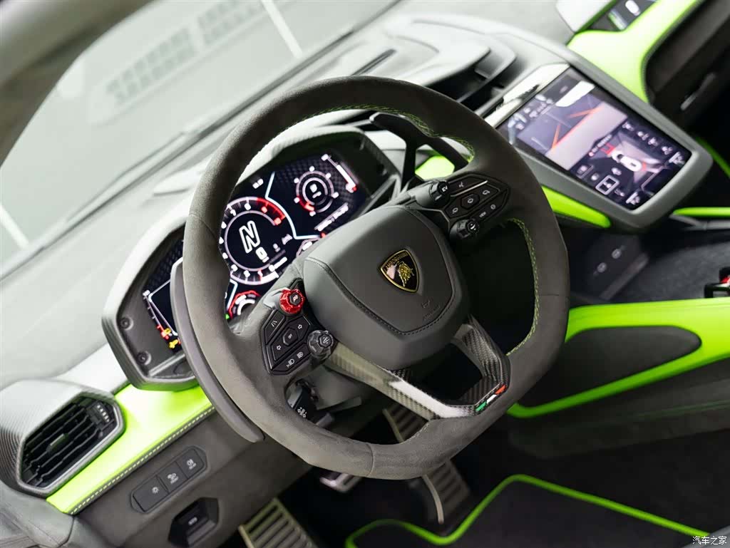 Lamborghini Revuelto, 2025 13