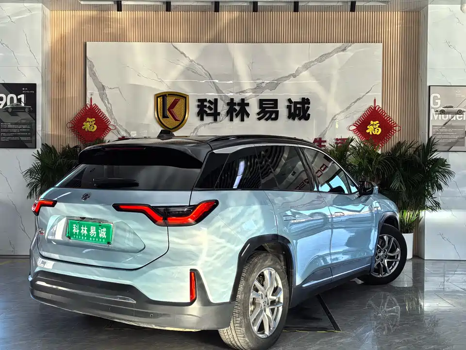 NIO ES6
