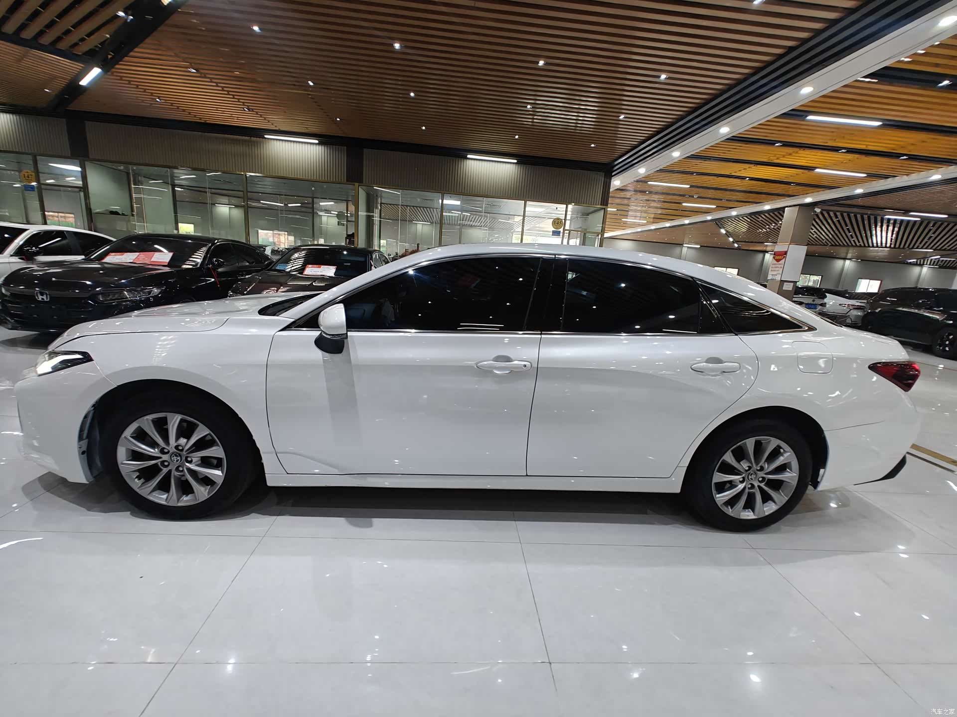 Toyota Avalon, 2024 все фото