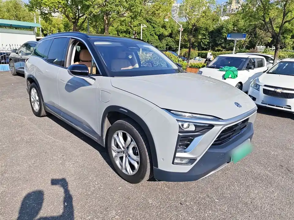 NIO ES8