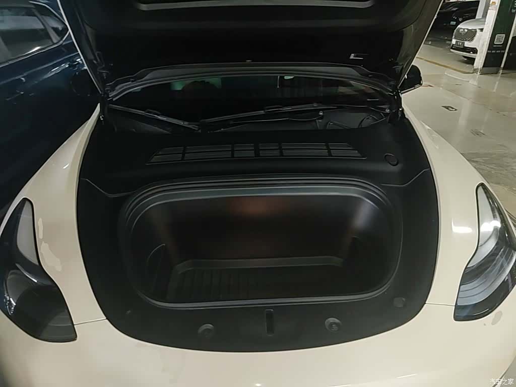 Tesla Model Y, 2023 23