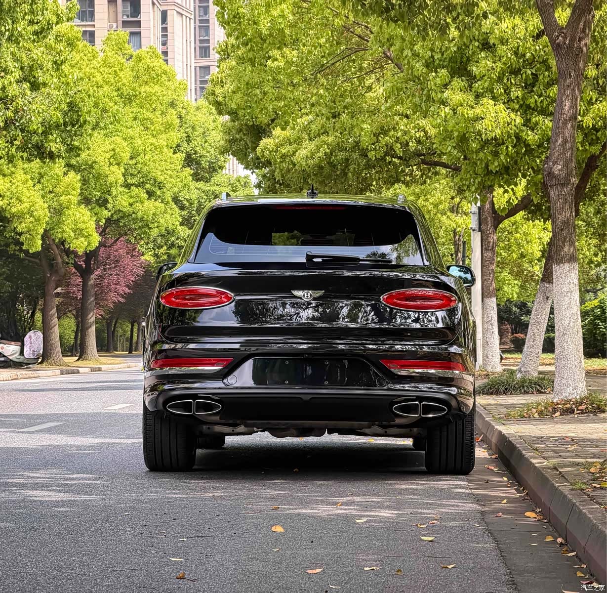 Bentley Bentayga, 2023 25