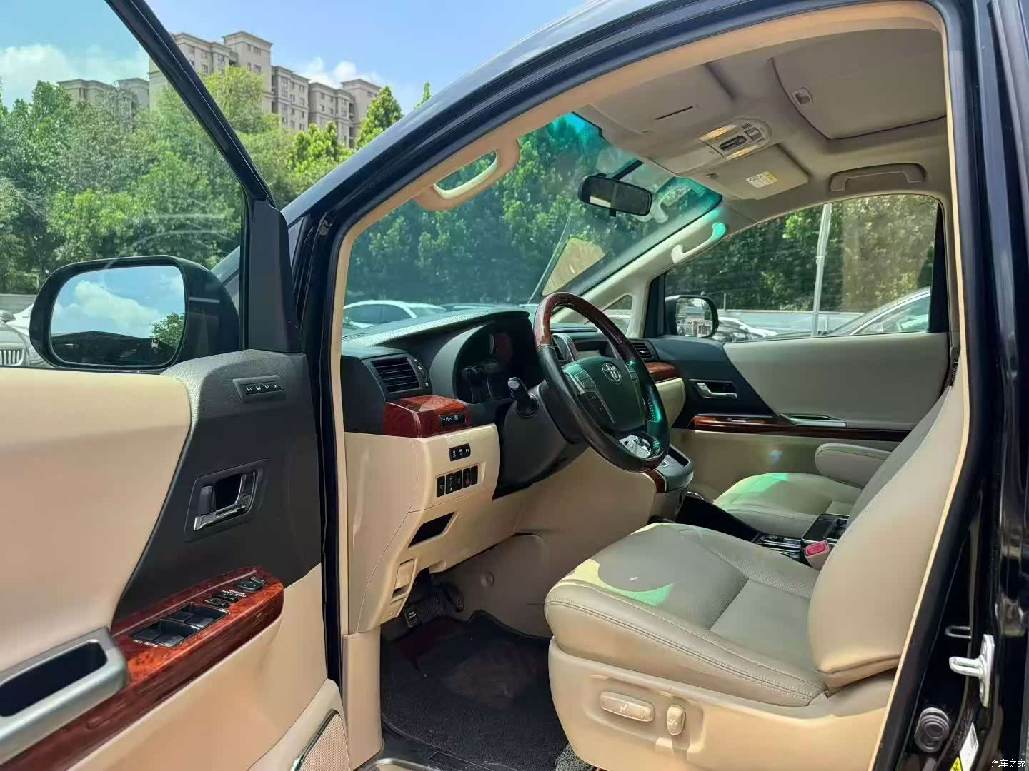 Toyota Alphard, 2011 7