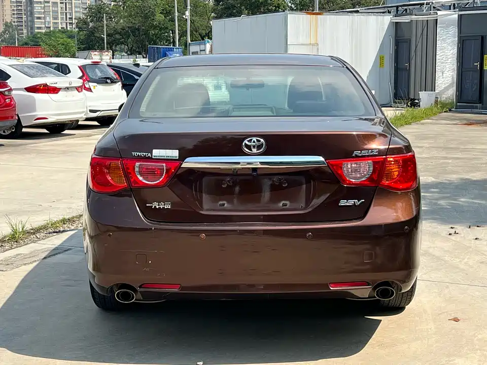 Toyota Reiz