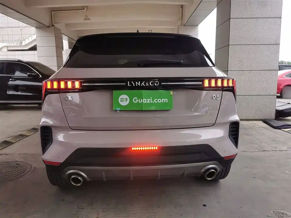 Lynk & Co 06