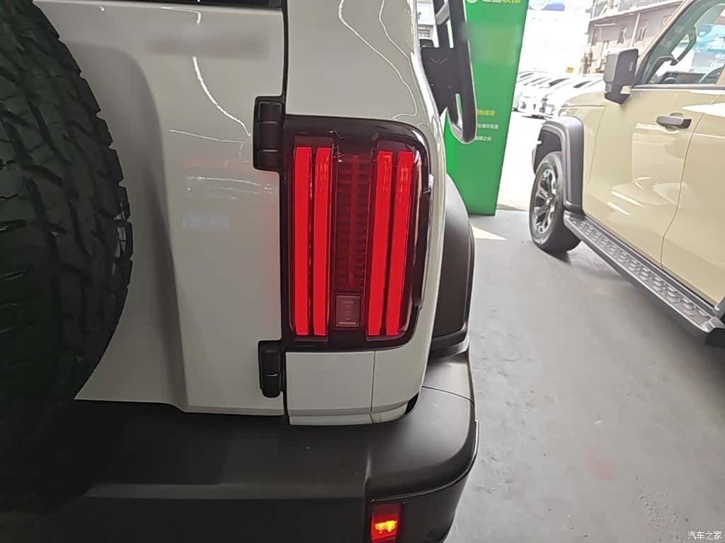 Tank 300, 2023 8