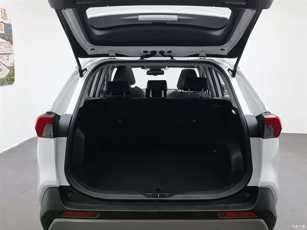 Toyota RAV4, 2023 16