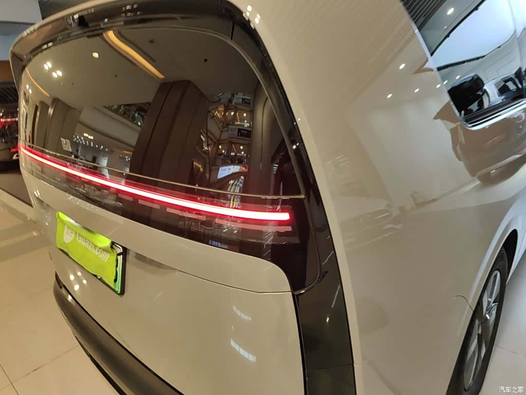 Li Auto MEGA, 2025 8