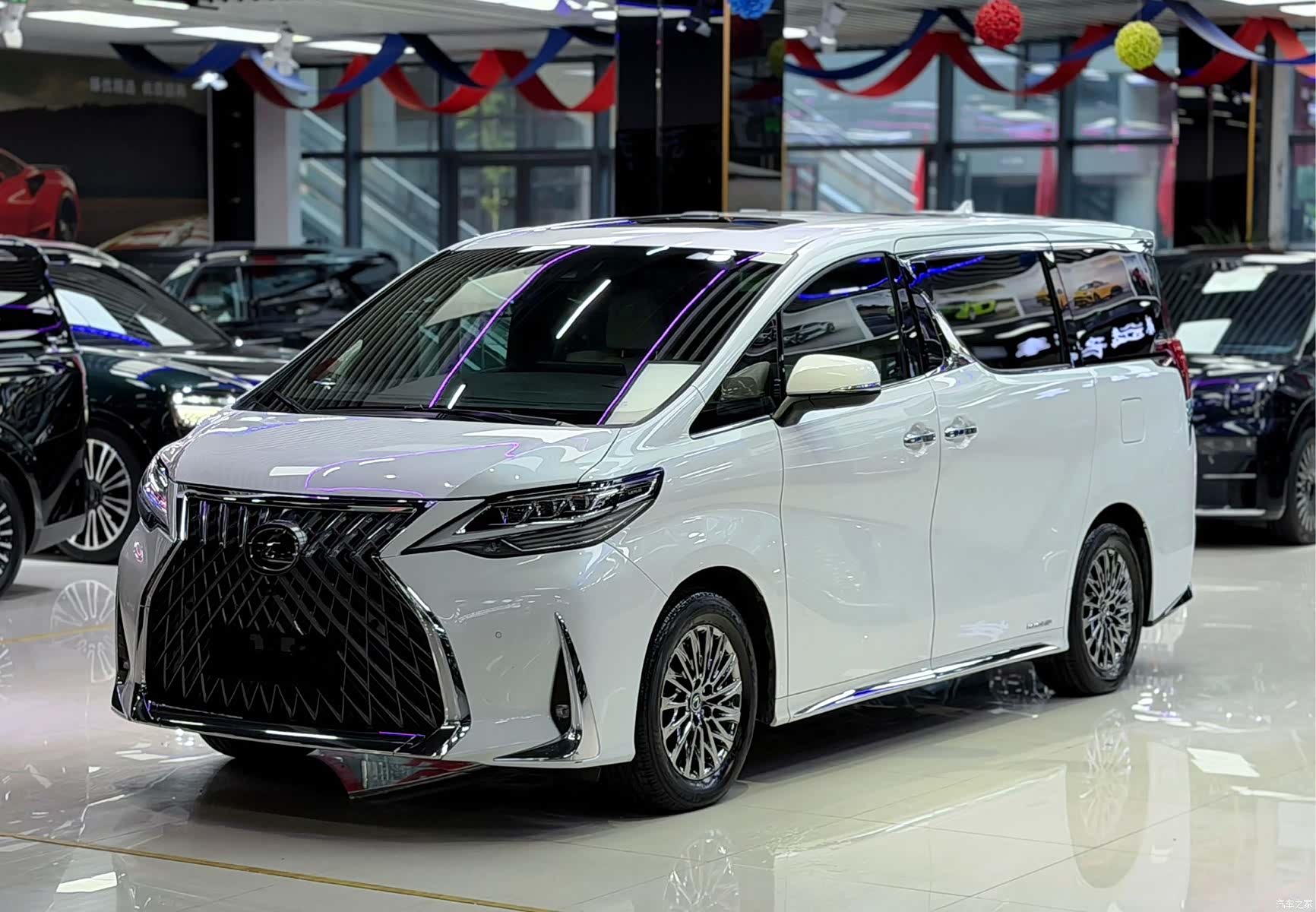 Lexus LM, 2021 1
