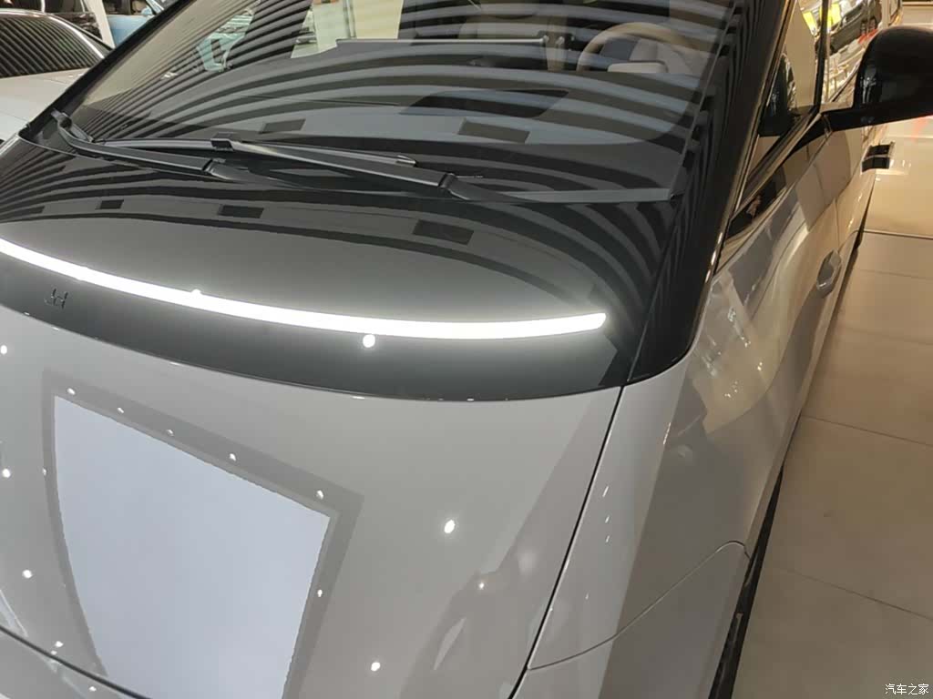 Li Auto MEGA, 2025 24