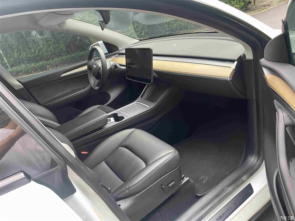 Tesla Model Y, 2021 13