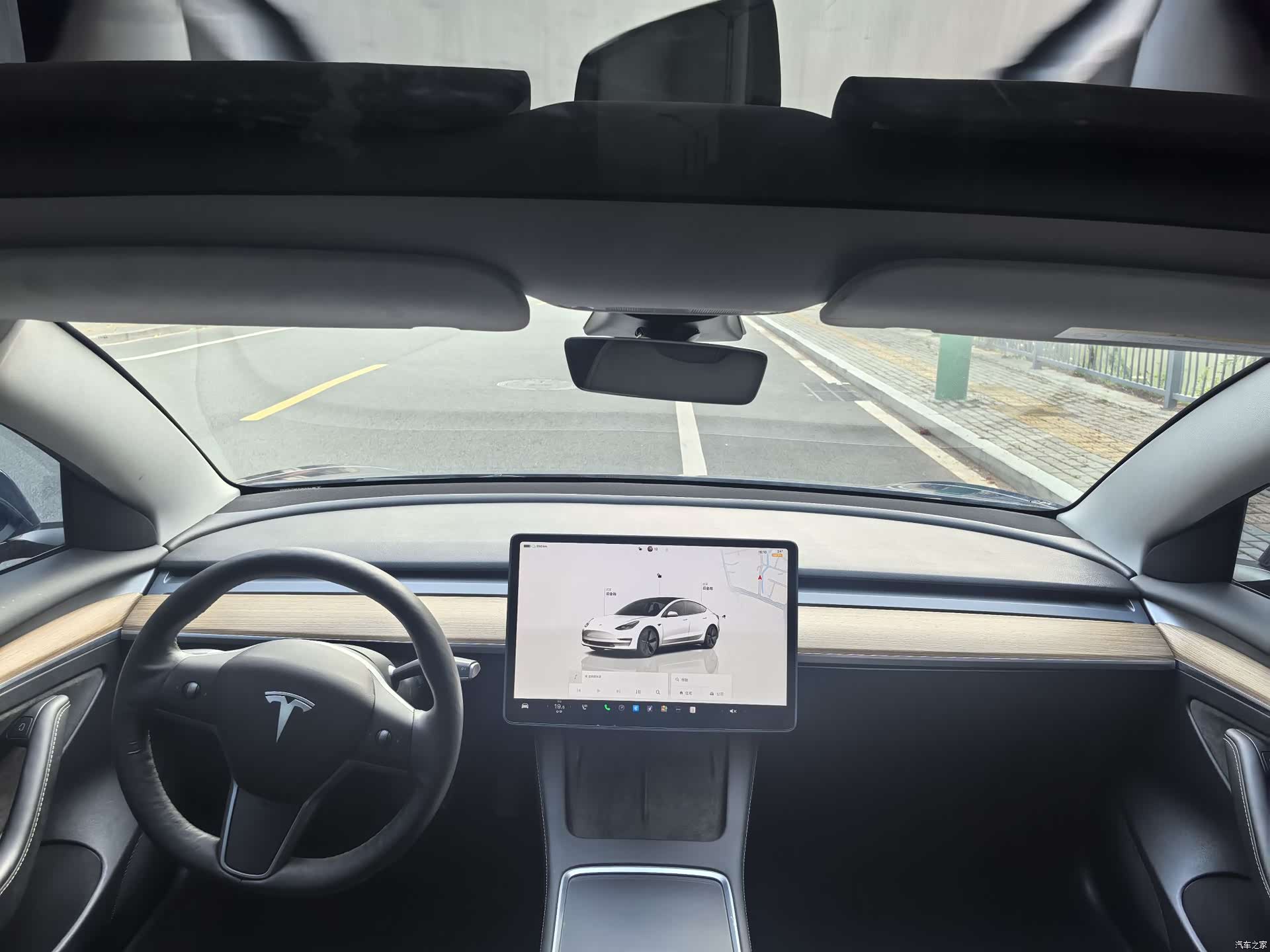 Tesla Model 3, 2023 13