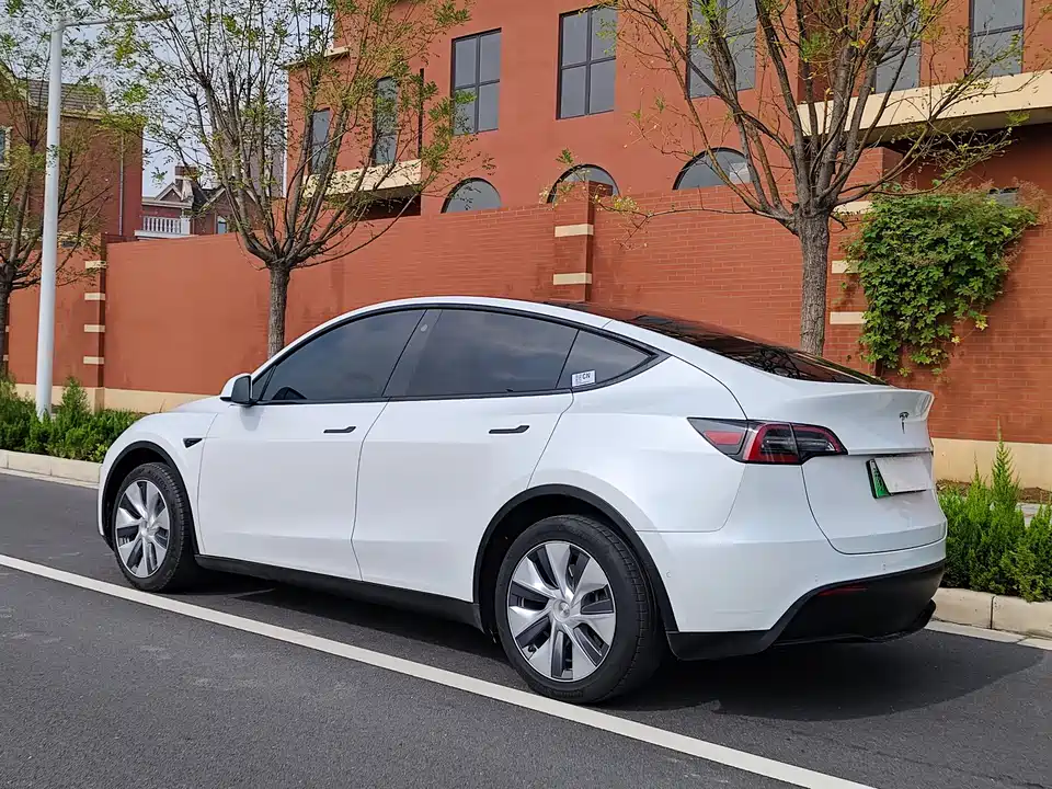Tesla Model Y Tesla Model Y