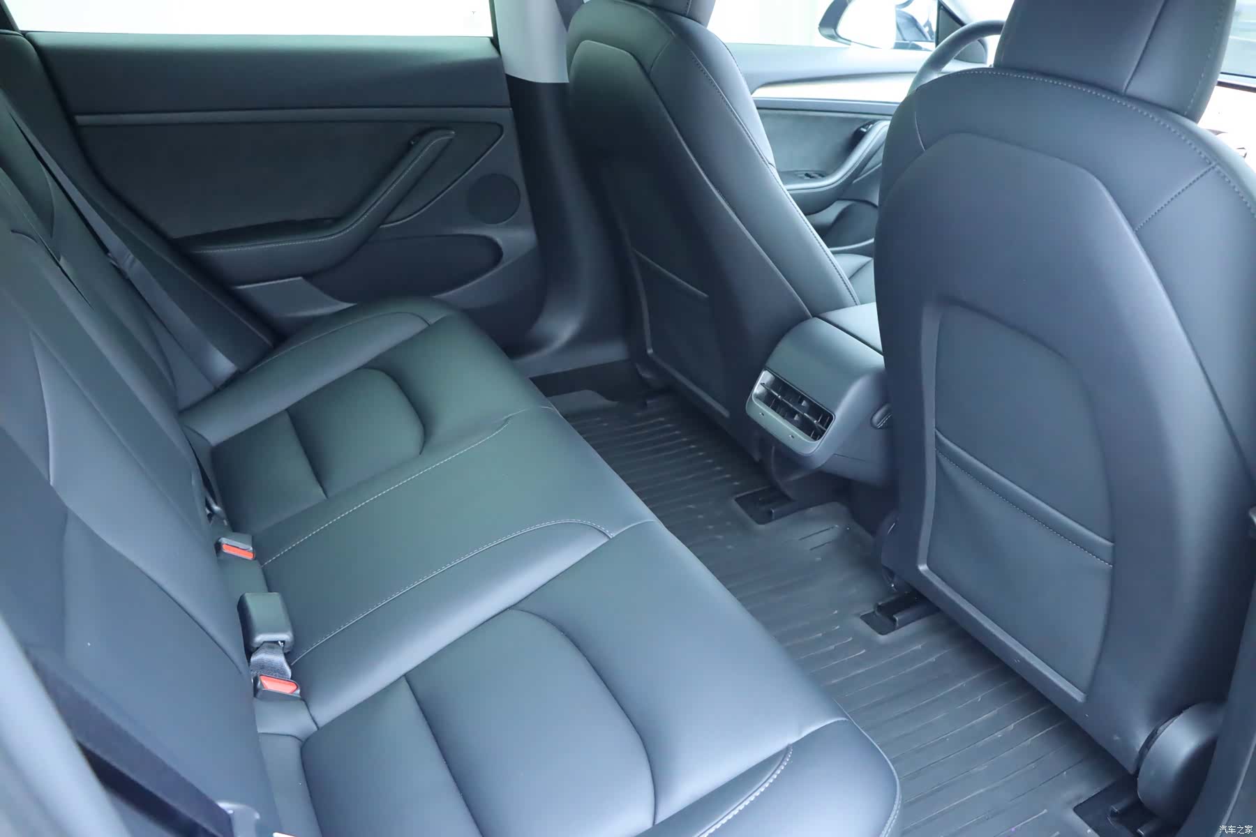 Tesla Model 3, 2023 12