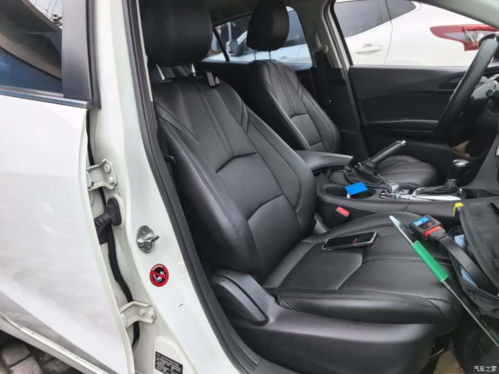 Mazda Mazda3, 2015 25