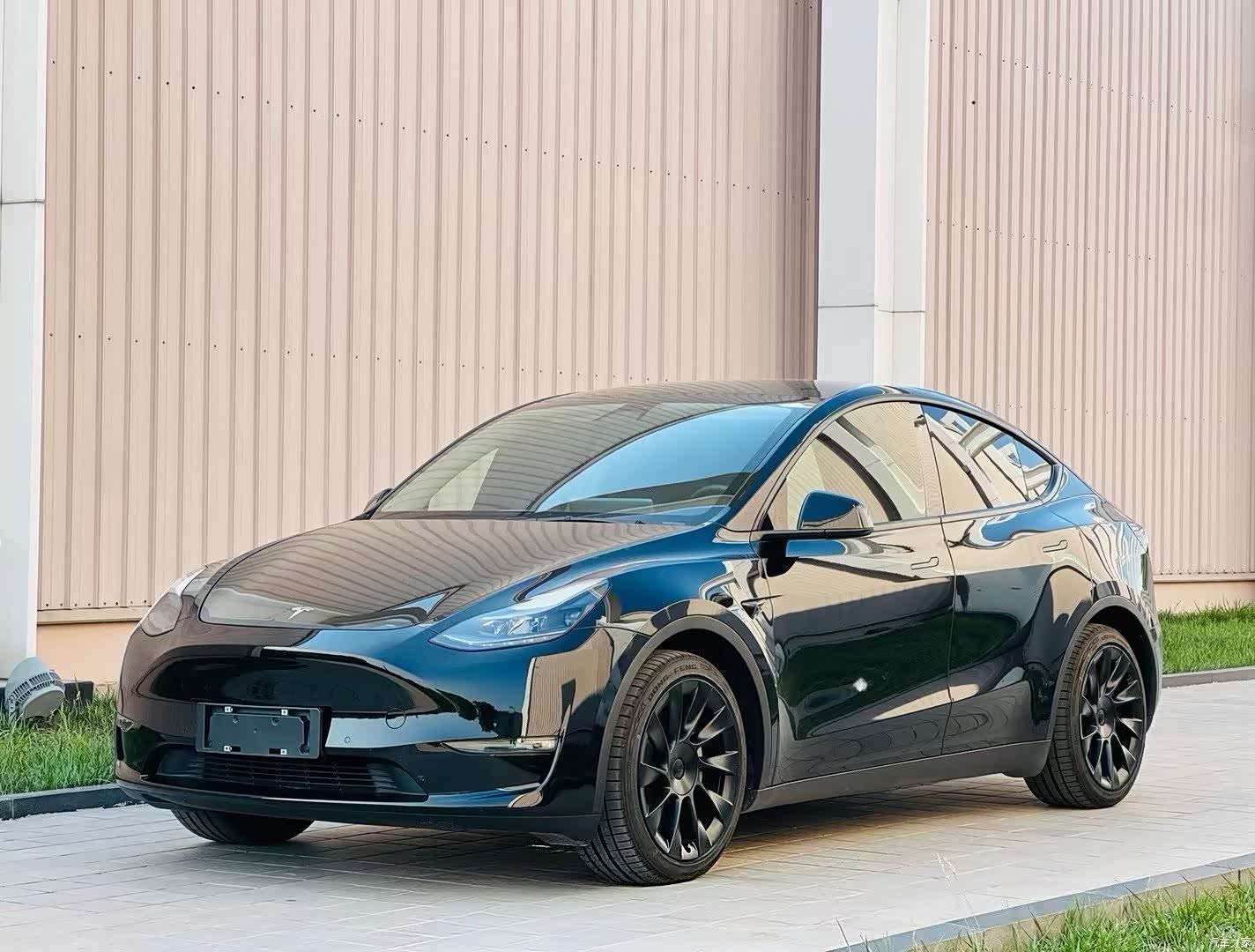 Tesla Model Y, 2023 1
