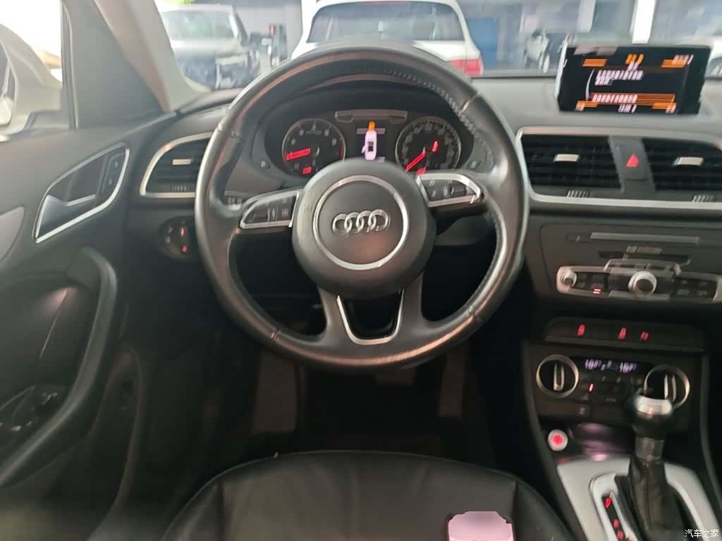 Audi Q3, 2018 11