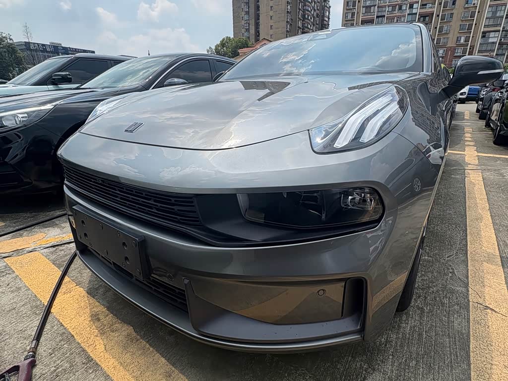 Lynk & Co 03