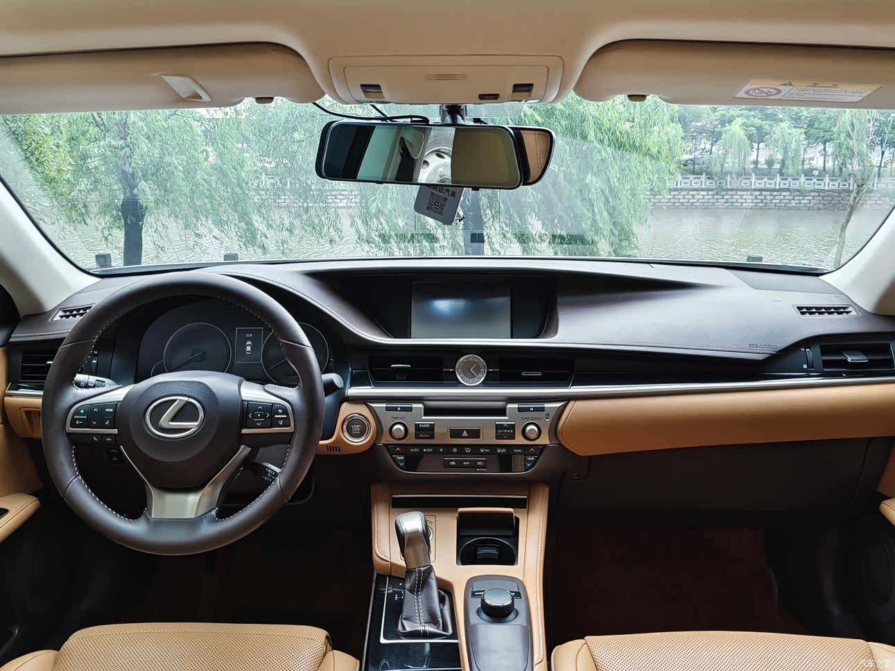 Lexus ES, 2017 10