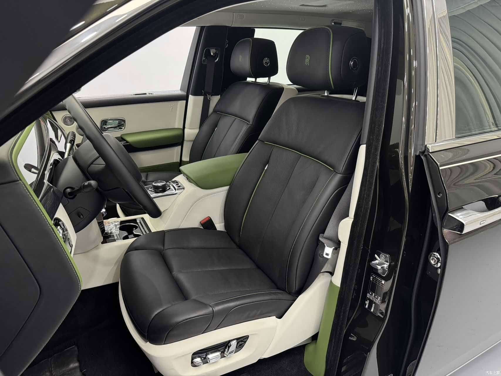 Rolls-Royce Phantom, 2023 19
