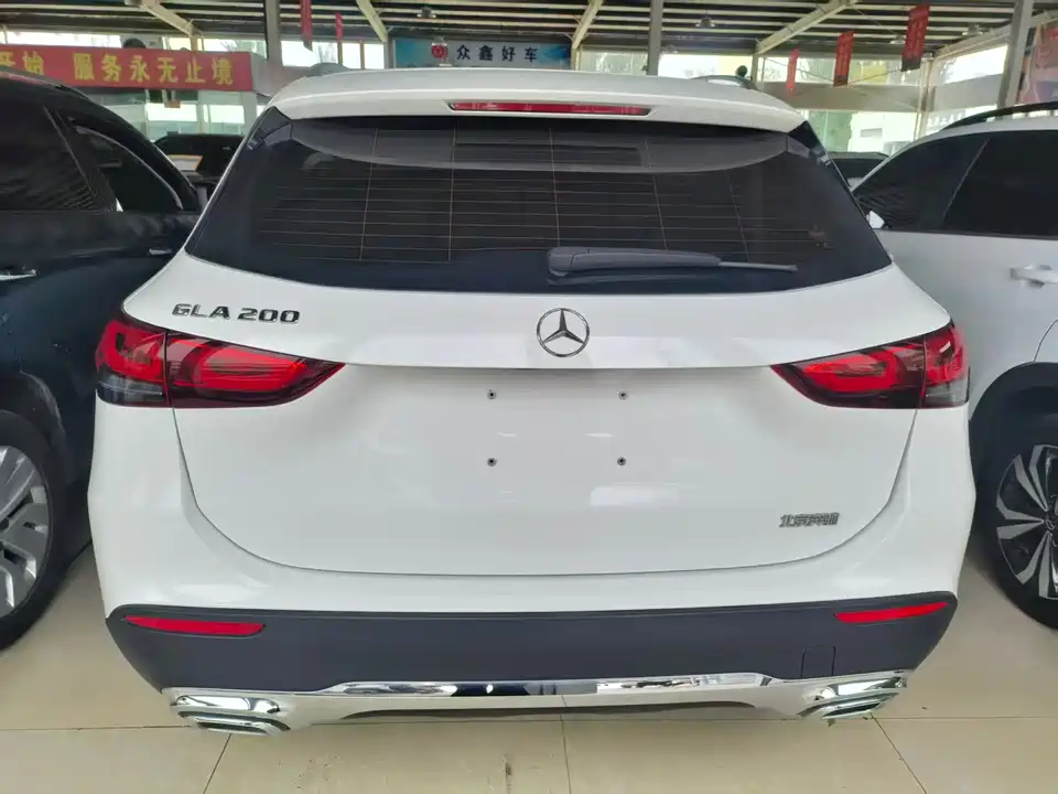 Mercedes-Benz GLA Mercedes-Benz GLA