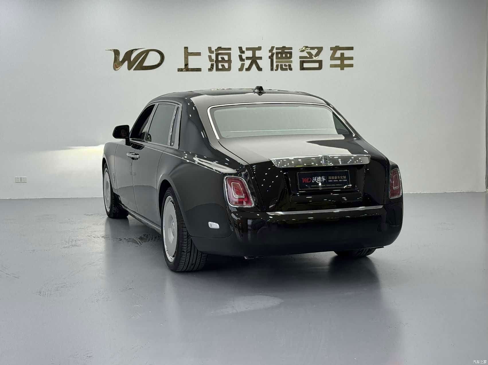 Rolls-Royce Phantom, 2023 4
