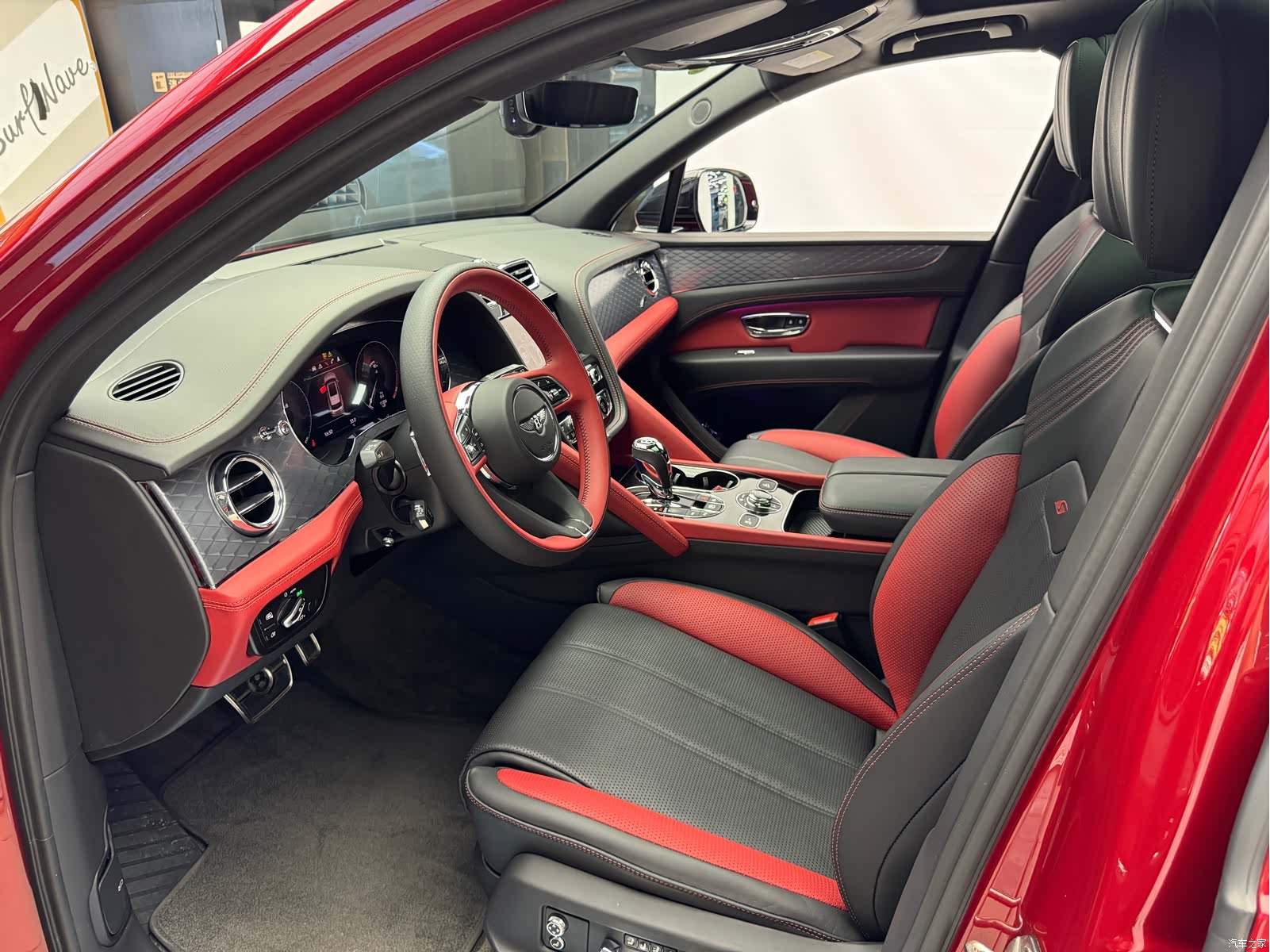 Bentley Bentayga, 2022 11