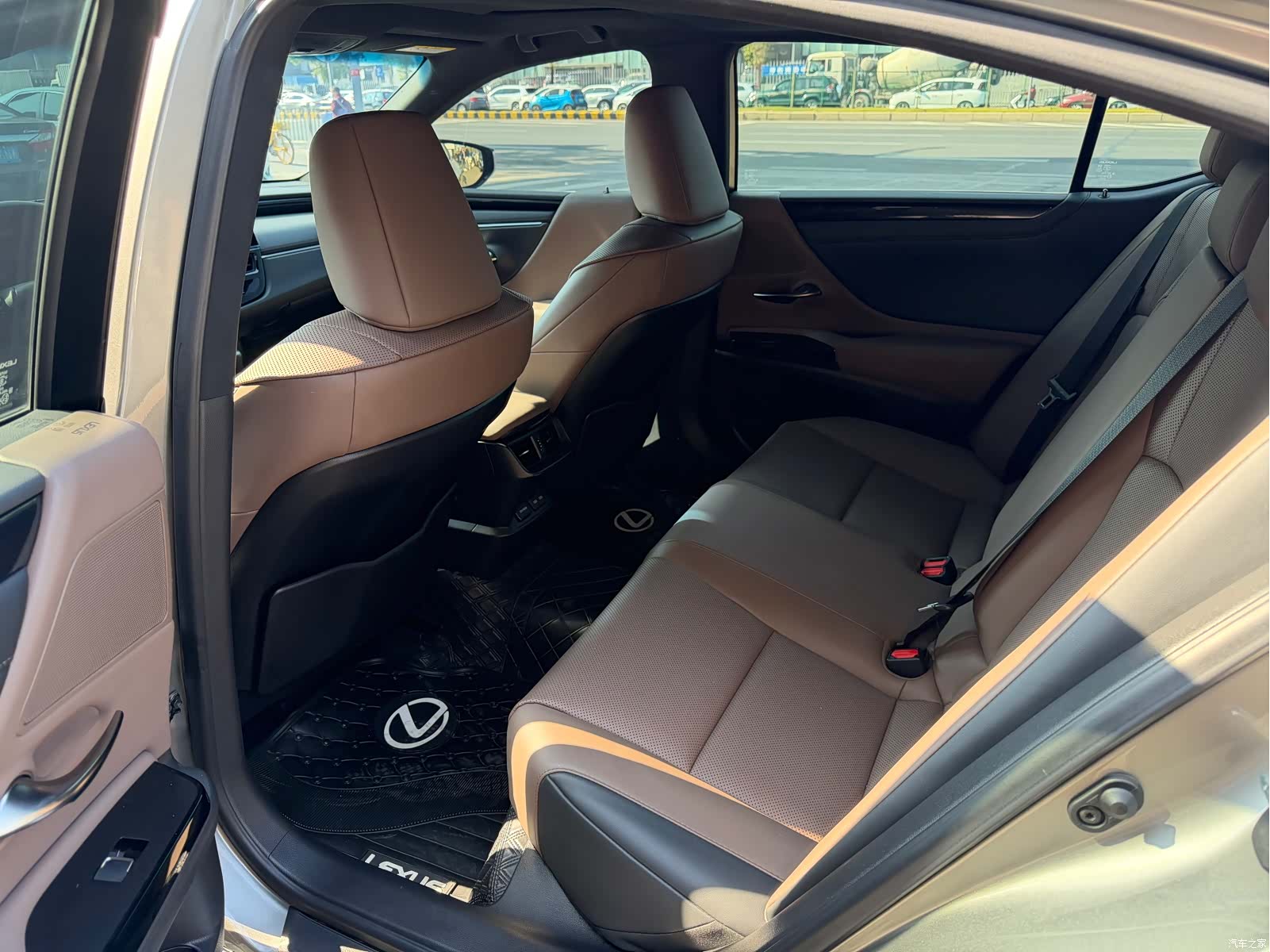 Lexus ES, 2024 все фото
