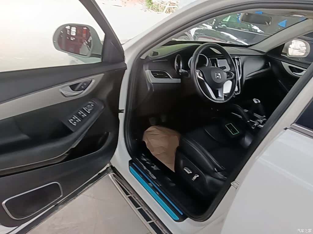 Zotye SR7, 2016 16