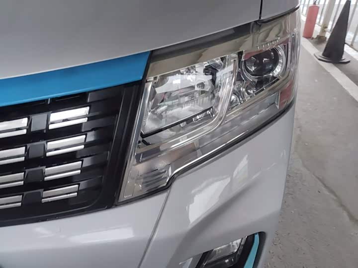 Changan Kuayue xin bao T3 EV 2024 dan pai Luxury lan ban che