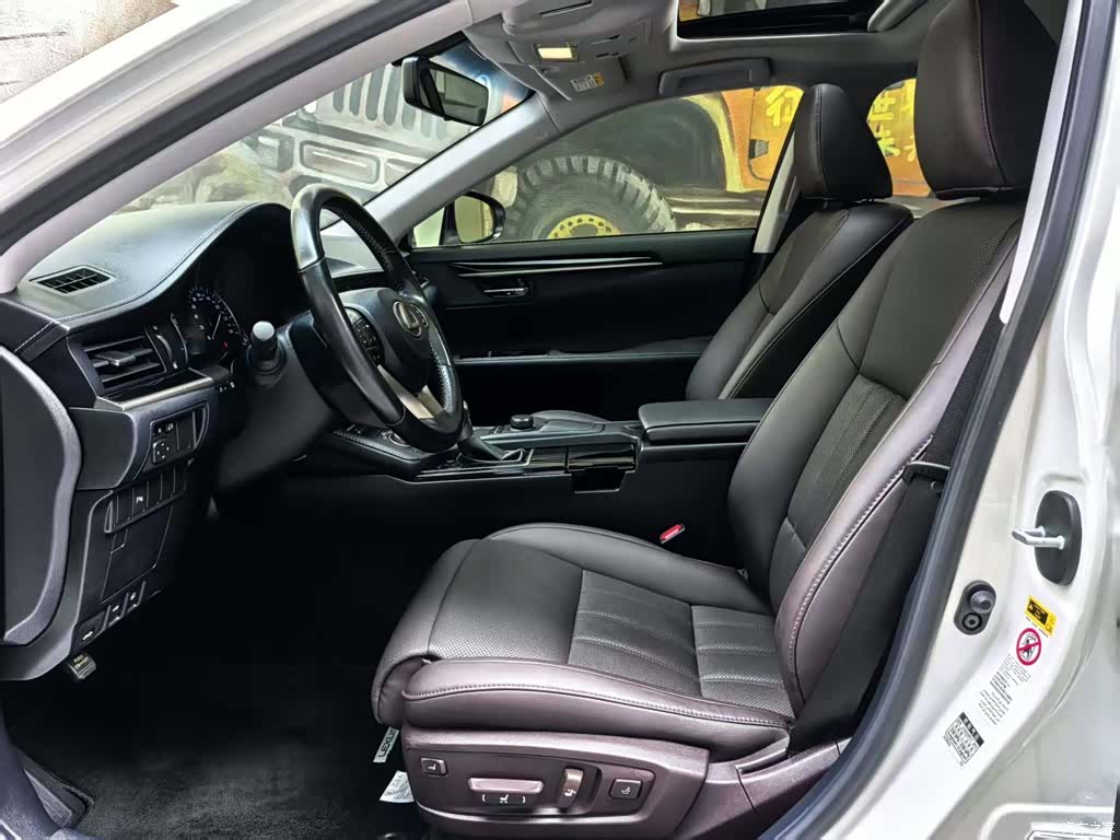 Lexus ES, 2018 12