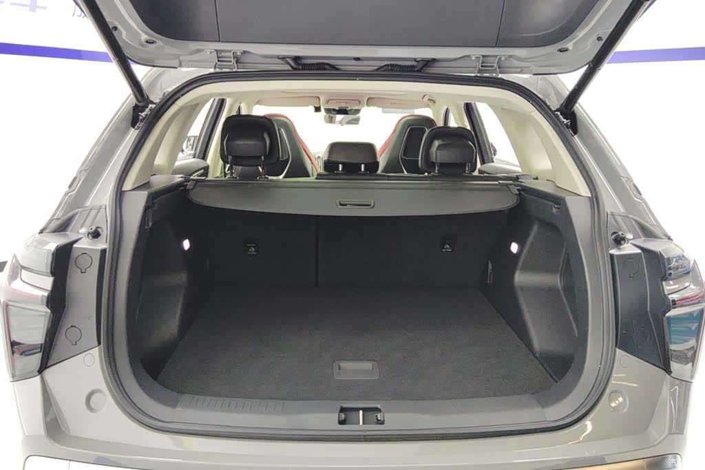Hongqi HS3, 2024 4