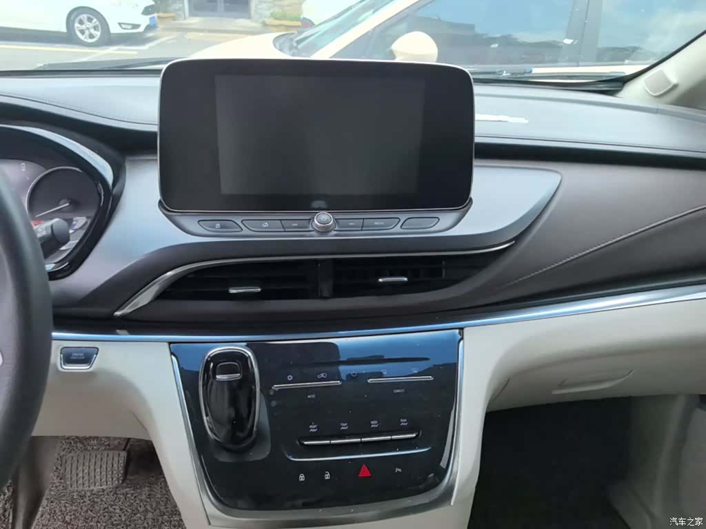 Buick GL8, 2021 13