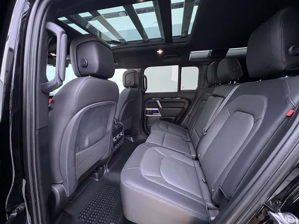 Land Rover Defender, 2024 22