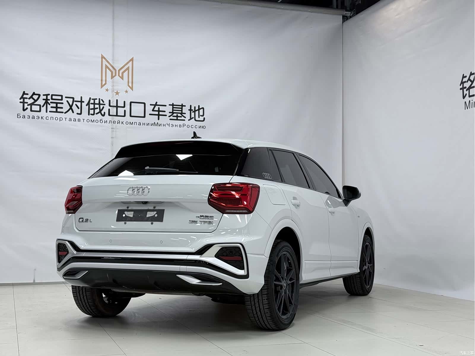 Audi Q2L, 2023 4