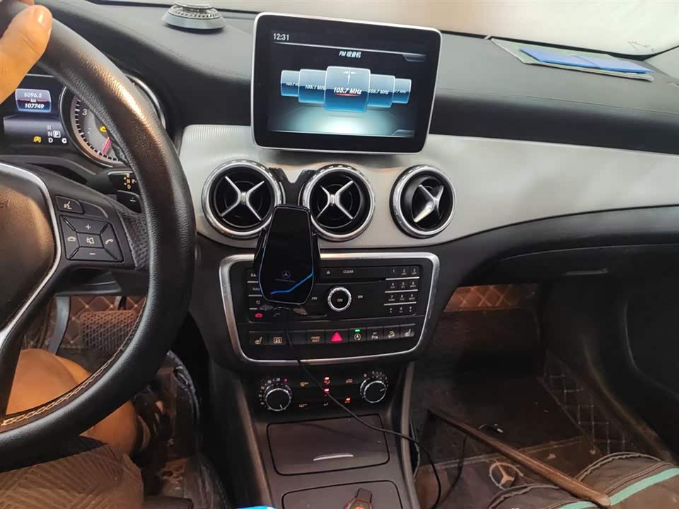 Mercedes-Benz GLA Mercedes-Benz GLA