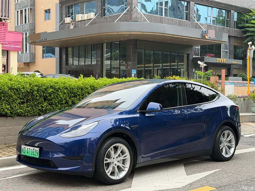 Tesla Model Y, 2023 1